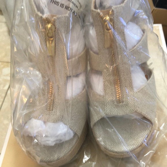 NWT MUCHAEL KORS NUDE CANVAS ESPADRILLE - Picture 4 of 4